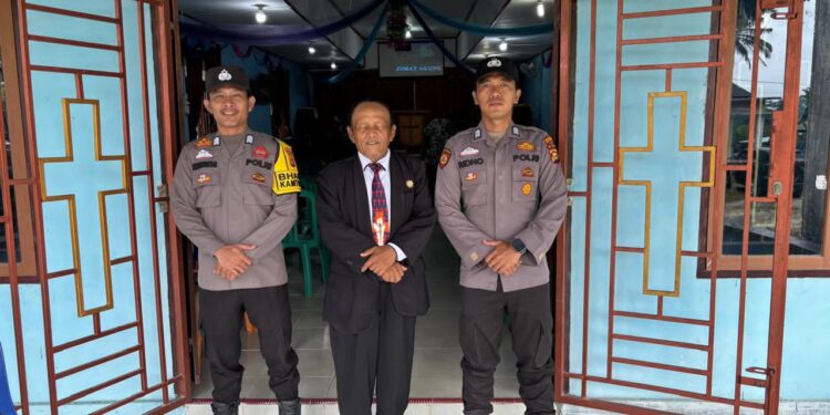Polsek Langgam Amankan Ibadah Wafat Isa Almasih di Tiga Gereja
