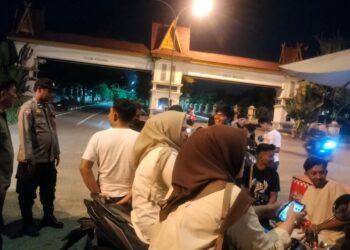 Patroli KRYD Polsek Pangkalan Kerinci, Polisi Sambangi Warga hingga Pusat Perbelanjaan