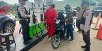 Polsek Ukui Gencar Patroli Obvit, Himbau Hemat Energi di SPBU dan Cegah Kejahatan Perbankan