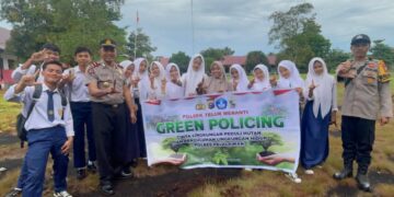 Dukung Program Penghijauan Kapolda Riau, Polsek Teluk Meranti Tanam 1.000 Bibit Pohon di SMPN 1