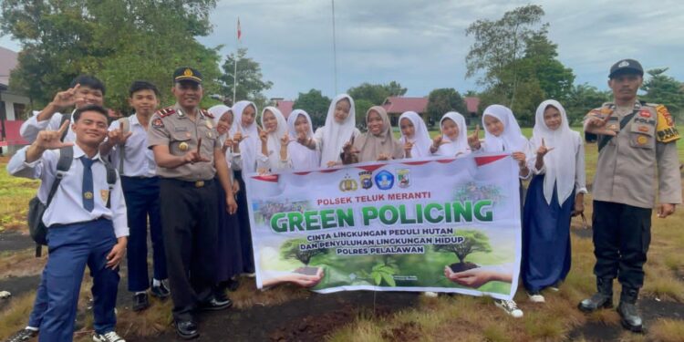 Dukung Program Penghijauan Kapolda Riau, Polsek Teluk Meranti Tanam 1.000 Bibit Pohon di SMPN 1