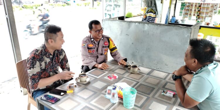 Bhabinkamtibmas Sambangi Warga di Pangkalan Kerinci, Imbau Jaga Kamtibmas