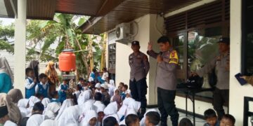 Siswa TK Kunjungi Polsek Bunut, Polisi Kenalkan Profesi dan Tertib Lalu Lintas