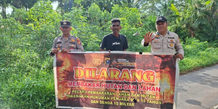 Polsek Kuala Kampar Sosialisasikan Larangan Karhutla ke Masyarakat