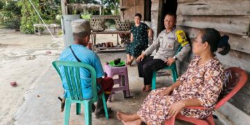 Bhabinkamtibmas Desa Segati Sosialisasikan Bahaya Narkoba hingga Hoaks ke Warga