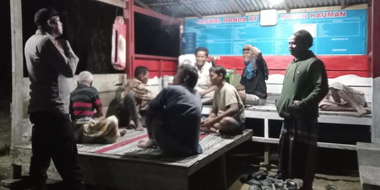 Polsek Kerumutan Cek Pos Kamling, Tingkatkan Keamanan dan Harkamtibmas Warga