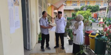 Kepsek Zakaria Dampingi Tim BPMP Aceh Monitoring TKA Di SMPN 1 Takengon