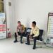 Bhabinkamtibmas Sambangi Warga Pangkalan Kerinci Barat, Sampaikan Imbauan Kamtibmas