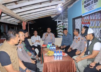 Kapolres Kampar Kunjungi Pos Satkamling Desa Hangtuah, Serahkan Bantuan dan Dengarkan Aspirasi Warga