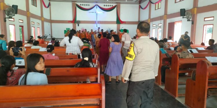 Polisi Hadiri Ibadah Minggu Kasih di HKBP Rogate, Sampaikan Pesan Kamtibmas