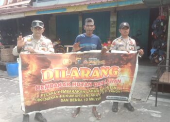 Polsek Kuala Kampar Sosialisasikan Maklumat Antisipasi Karhutla kepada Warga