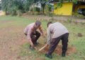 Polsek Ukui Tanam Pohon Dukung Program Green Policing Bapak Kapolda Riau