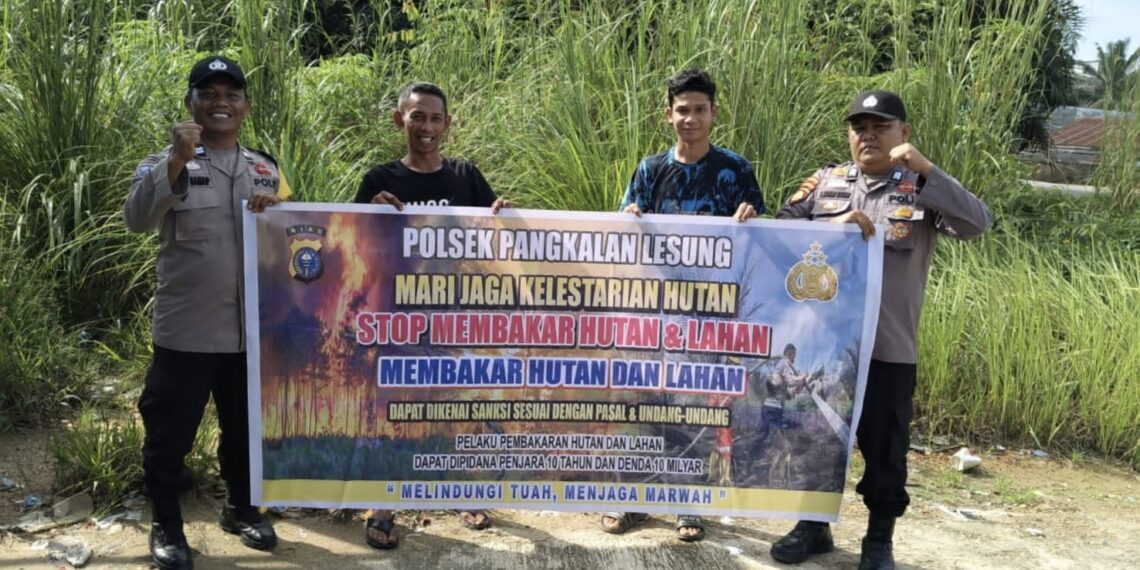 Patroli Karhutla di Pangkalan Lesung, Polsek Sosialisasikan Larangan Bakar Lahan ke Warga