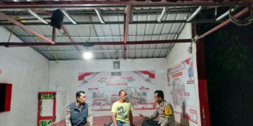 Polisi Cek Pos Kamling di Pangkalan Kerinci, Warga Diminta Aktif Jaga Keamanan Lingkungan