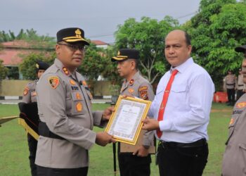 37 Anggota Polres Kampar Berprestasi serta Berdedikasi Tinggi, Terima Penghargaan dari Kapolres Kampar