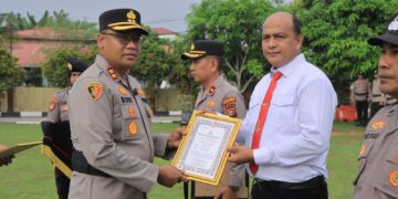 37 Anggota Polres Kampar Berprestasi serta Berdedikasi Tinggi, Terima Penghargaan dari Kapolres Kampar