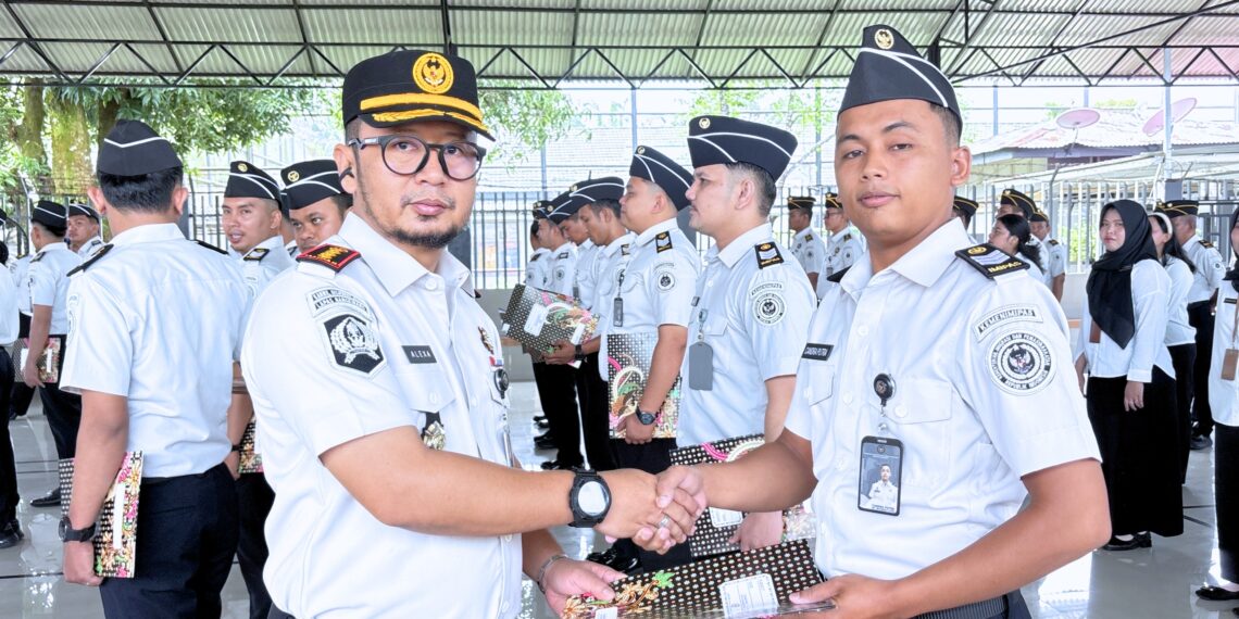 Apresiasi Kinerja Pegawai Lapas Bangkinang Gelar Penyematan Kenaikan Pangkat 28 Pegawai