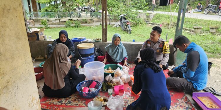 Bhabinkamtibmas dan Kades Angkasa Sambangi Warga, Edukasi Perlindungan Anak dan Kamtibmas