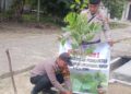 Polsek Bunut Tanam Bibit Rambutan di Mako, Dukung Program Penghijauan Polda Riau