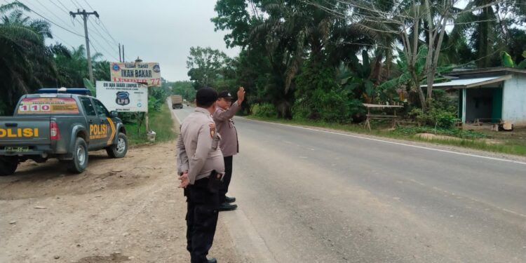 Polsek Pangkalan Lesung Gelar Patroli Rutin di Jalur Lintas Timur, Antisipasi Kecelakaan dan C3