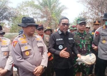 Bupati Zukri Turun Langsung, Tim Gabungan Berhasil Kendalikan Karhutla di Pelalawan