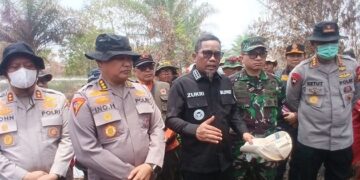 Bupati Zukri Turun Langsung, Tim Gabungan Berhasil Kendalikan Karhutla di Pelalawan