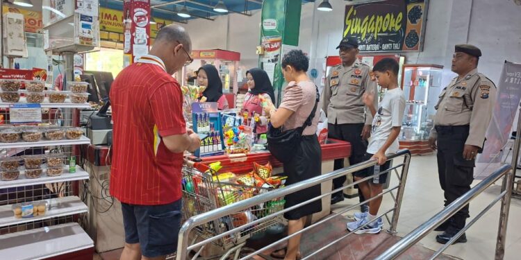 Patroli Polsek Pangkalan Kerinci di Pusat Keramaian dan SPBU Berlangsung Kondusif