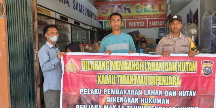 Polsek Langgam Sosialisasikan Larangan Karhutla kepada Warga Desa Segati