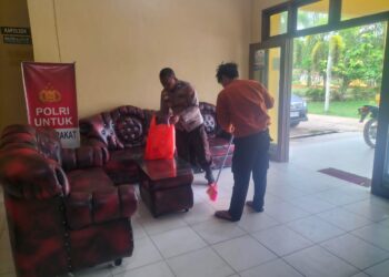 Polsek Ukui Gelar Gerakan Polri Asri, Awali Hari dengan Satu Jam Bersih-bersih