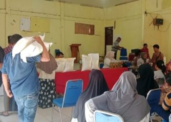 Perum Bulog Kembali Salurkan Bantuan Di Kecamatan Simpang Kanan