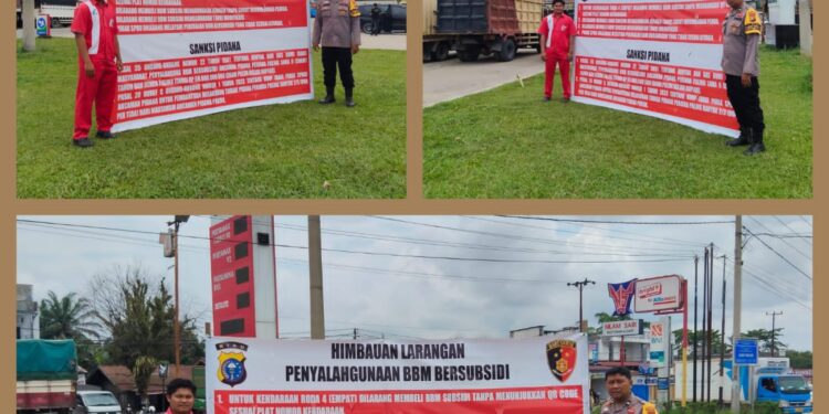 Polisi Pasang Spanduk Himbauan Larangan Penyalahgunaan BBM Bersubsidi di SPBU Lubuk Terap Pelalawan