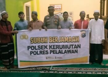 Subuh Berjamaah di Masjid Al Ikhlas, Polsek Kerumutan Jaga Kondusivitas Wilayah