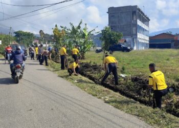 Brimob Kompi 3 Batalyon D Pelopor Bersama Polsek Bebesen Dan Warga Gotong Royong 