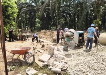 Polsek Ukui Kebut Renovasi Jembatan Presisi, Hari ke-IX Fokus Pengecoran Lantai