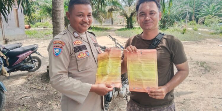 Polisi Gencarkan Patroli Karhutla, Sosialisasikan Maklumat Kapolda Riau kepada Warga 