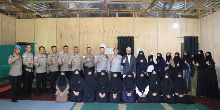Kapolres Aceh Tengah Saweu Pesantren, Salurkan Bansos dan Gelar Bakti Kesehatan