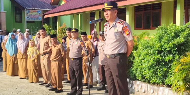 HUMANIS! Polsek Siak Hulu Gelar Police Go to School di SMPN 6, Ajak Siswa Jauhi Narkoba dan Cintai Lingkungan