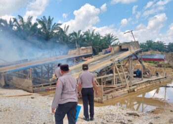 Kapolsek Kampar Kiri Pimpin Penindakan PETI, 6 Unit Rakit Diamankan 