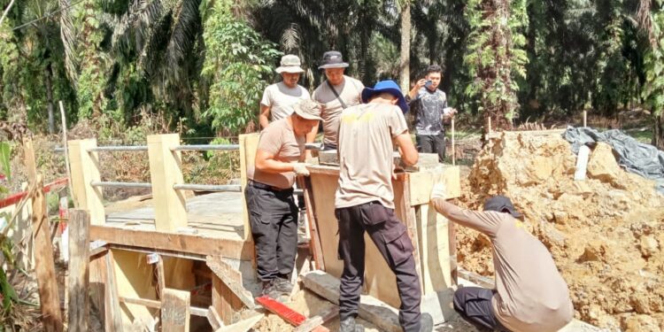 Hari ke-12, Renovasi Jembatan Presisi Polri di Ukui Dikebut: Pagar Mulai Dicor, Dudukan Prasasti Disiapkan