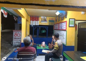 Polsek Kerumutan Sambangi Pos Siskamling, Perkuat Keamanan Lingkungan
