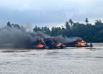 Polsek Cerenti Tertibkan PETI Dompeng di Sungai Kuantan 11 Rakit Dimusnahkan