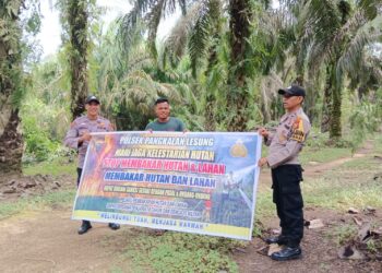 Polsek Pangkalan Lesung Patroli Karhutla, Sosialisasikan Maklumat Kapolda Riau ke Warga