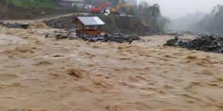 Diguyur Hujan Deras, Akses Jalan Takengon – Bireun Di Wih Porak Kembali Lumpuh