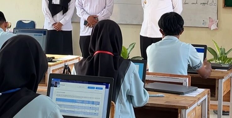 Monitoring Peserta TKA SMPN 1 Talengon, Wabup Muchsin Beri Dukungan Moril Dan Apresiasi