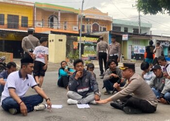 Menolak Audiensi Di Aula Mapolres Bulukumba: Akbp Restu Wijayanto,. Datangi Massa Ini Tujuannya