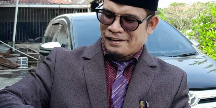 Tgk TIR Sang Penjaga Masjid Dan Mantan Ceh Didong Raih Gelar Doktor Predikat Cumlaude