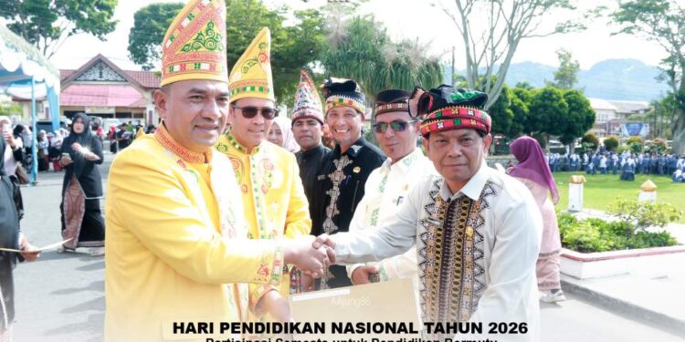 Hardiknas 2026, Hari Istimewa Bagi Kepala Sekolah Dan SMPN 23 Takengon Terima 3 Penghargaan 