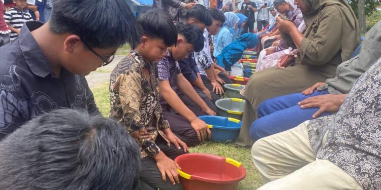 Perpisahan Penuh Haru, SMPN 37 Takengon Angkat Kearifan Adat Gayo Pelepasan Siswa
