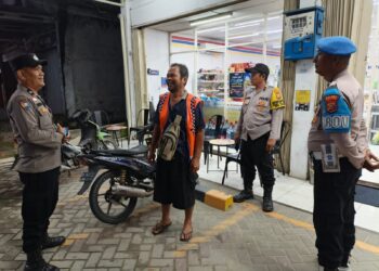 Patroli Malam Polsek Pangkalan Kerinci Sasar Pusat Perbelanjaan, Antisipasi C3 dan Jaga Kamtibmas