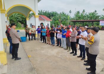 Polsek Ukui Bersama Buruh Rayakan May Day dengan Aksi Hijau dan Bhakti Sosial Di Kecamatan Ukui